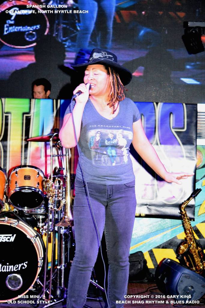 Miss Mini at the Spanish Galleon